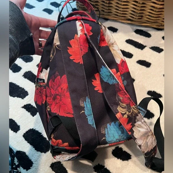Herschel supply company nova black floral mini backpack purse exc condition - Picture 7 of 7